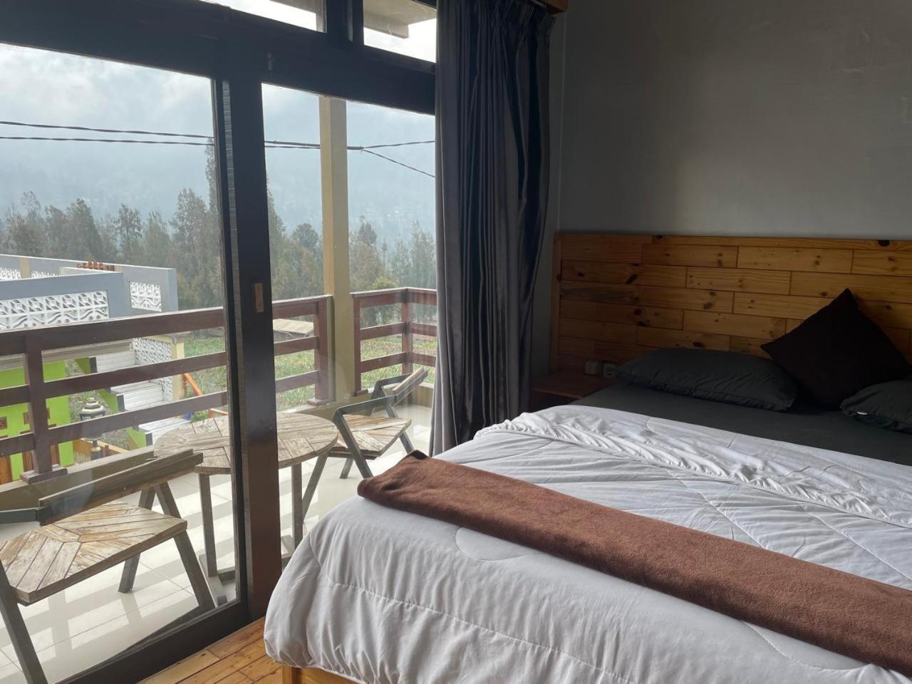 Bromo Semesta Guesthouse Probolinggo Eksteriør bilde