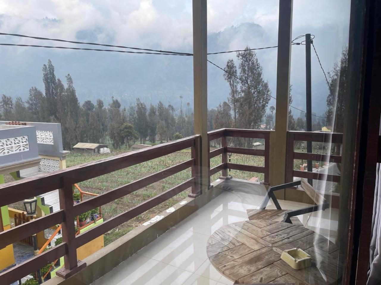 Bromo Semesta Guesthouse Probolinggo Eksteriør bilde